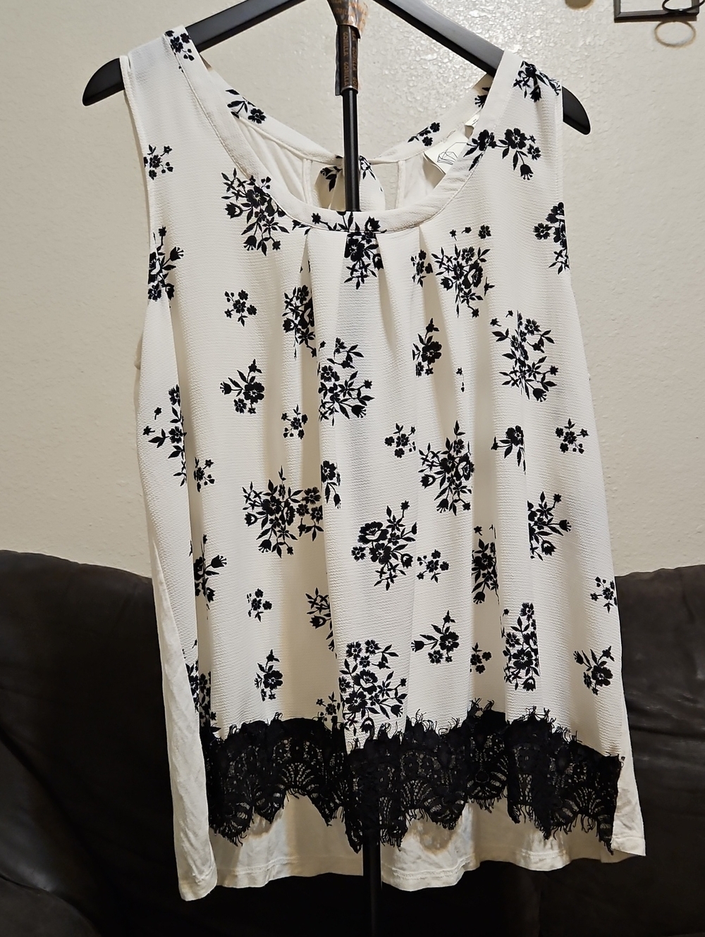 Sleeveless White Floral Lace-Hem Blouse - Unbranded